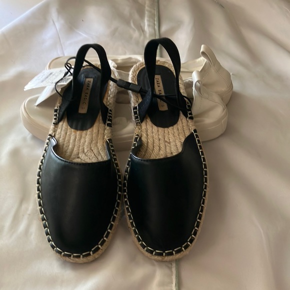 Zara Shoes - Zara Basics black stroppy shoe